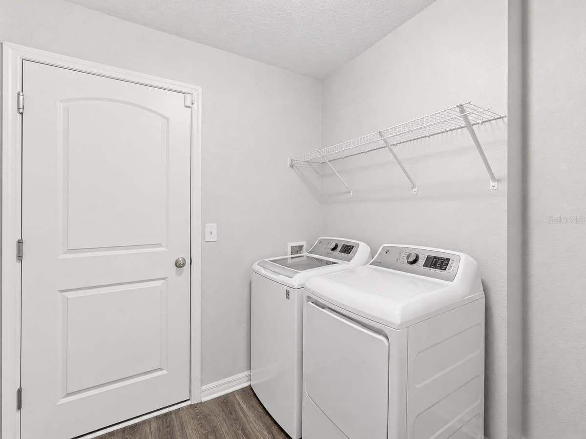 6302 MANITOBA DRIVE — photo 20 of 41