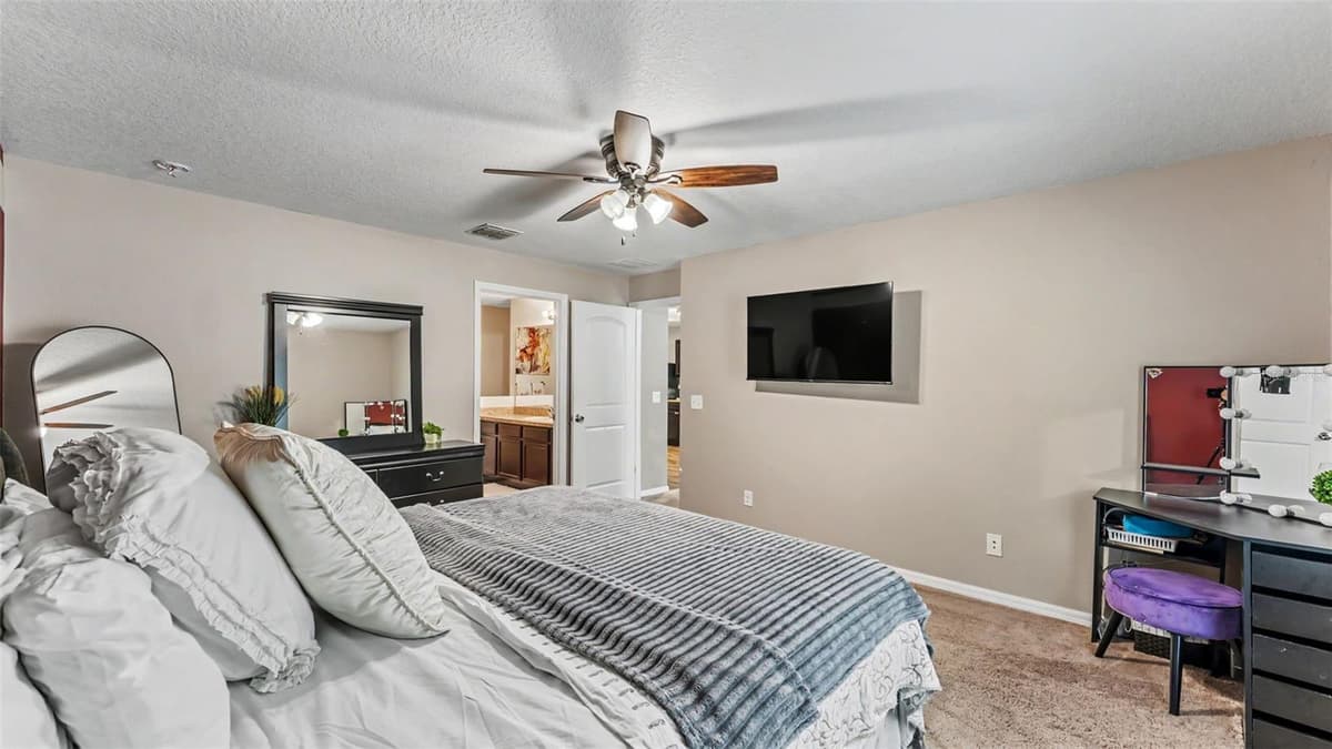 6302 MANITOBA DRIVE — photo 27 of 41