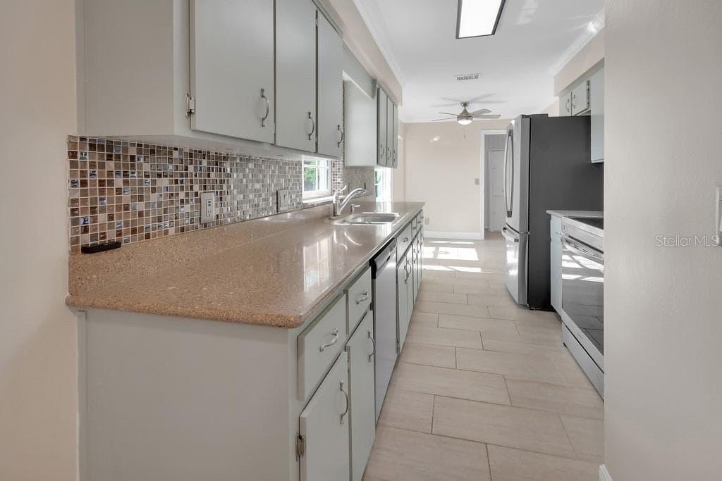 103 SIESTA COURT — photo 9 of 40