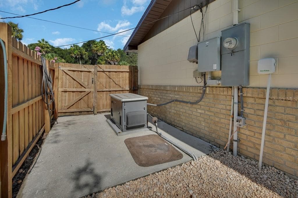 103 SIESTA COURT — photo 27 of 40