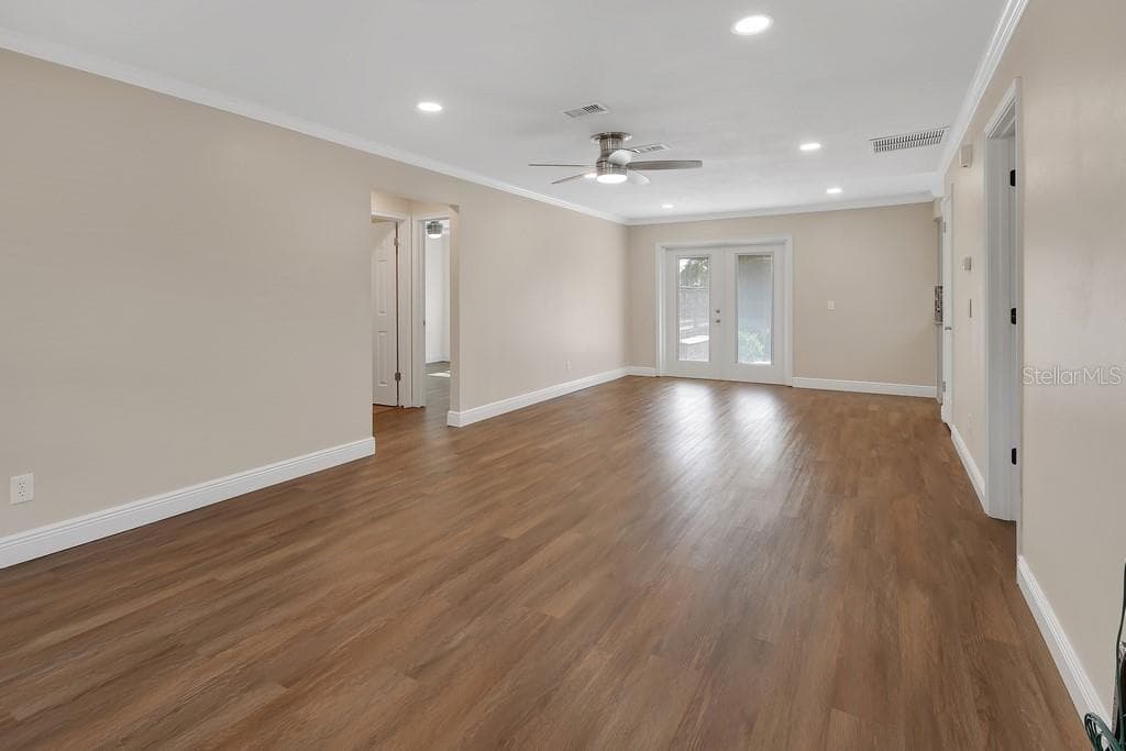 103 SIESTA COURT — photo 5 of 40