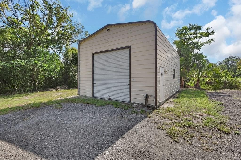 103 SIESTA COURT — photo 2 of 40
