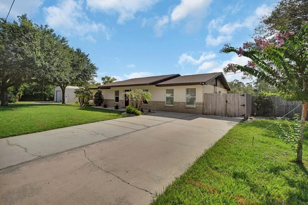 103 SIESTA COURT — photo 33 of 40