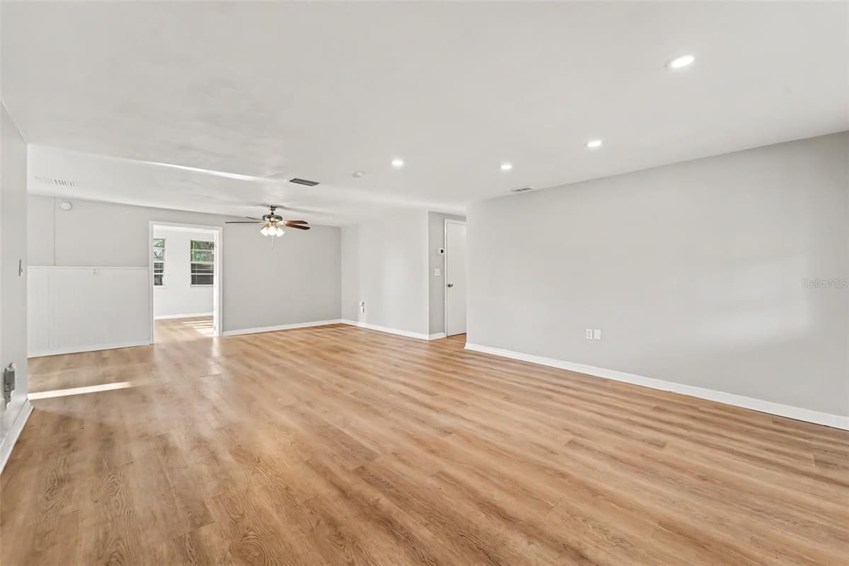 7207 SANDALWOOD DRIVE — photo 4 of 15