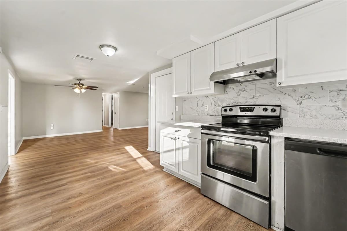 7207 SANDALWOOD DRIVE — photo 5 of 15