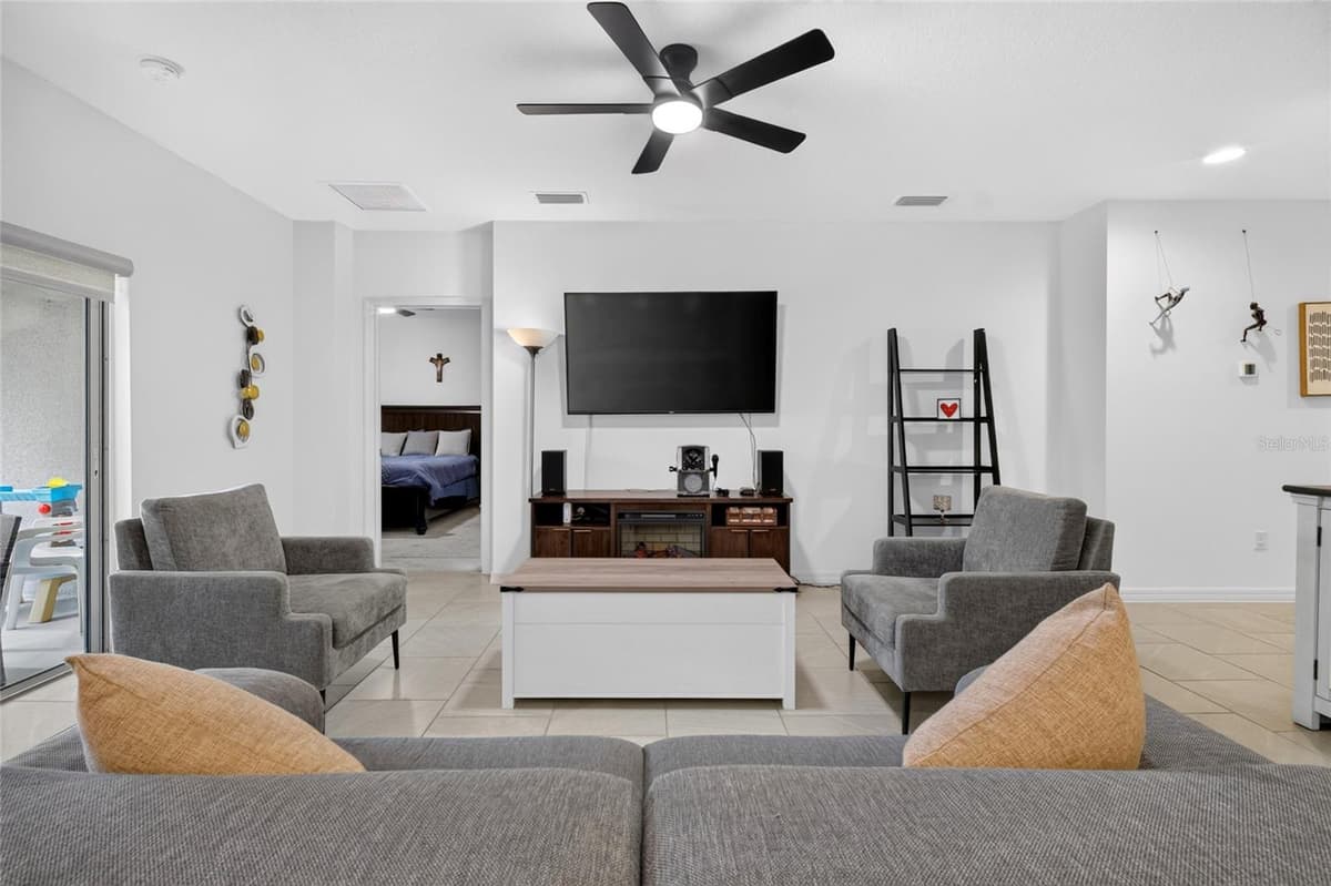 1181 STRATTON AVENUE — photo 10 of 48