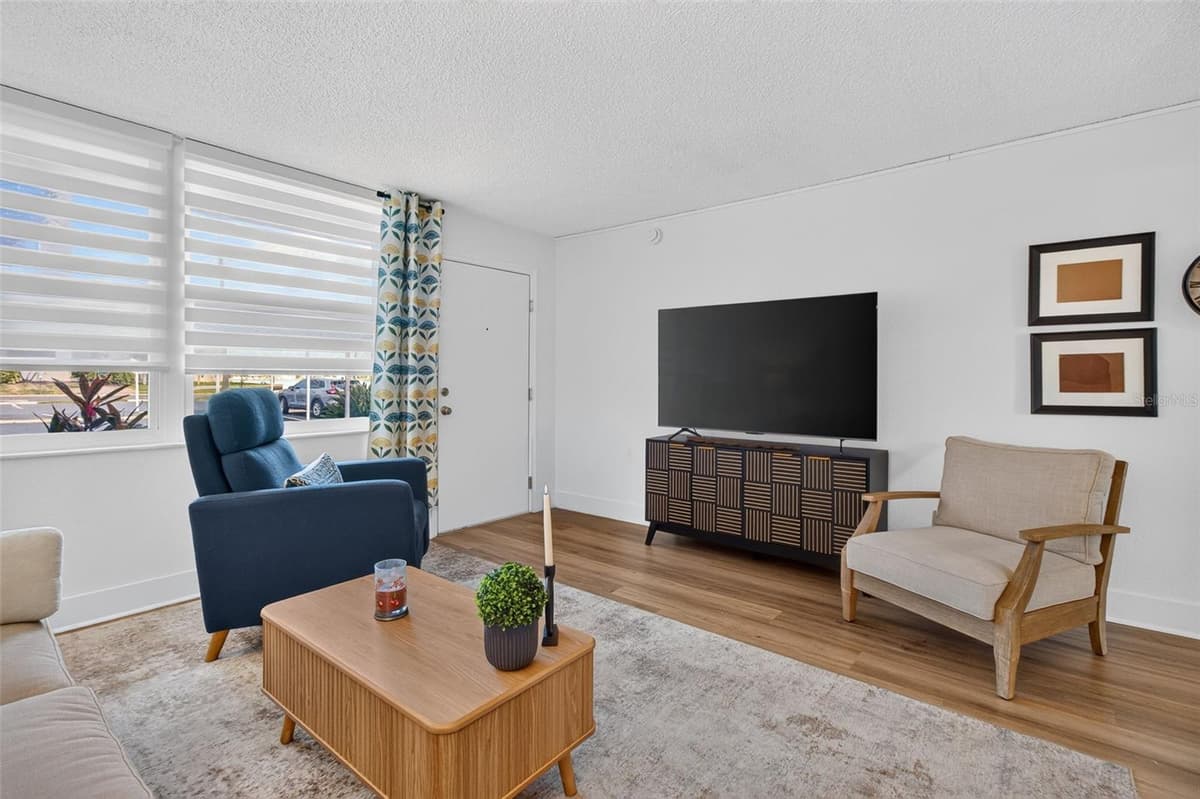 7625 SUN ISLAND DRIVE — photo 11 of 30