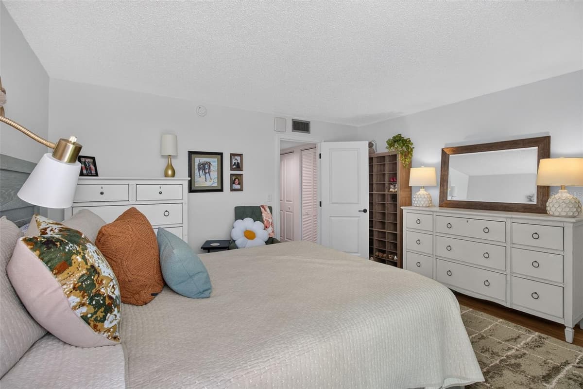 7625 SUN ISLAND DRIVE — photo 18 of 30