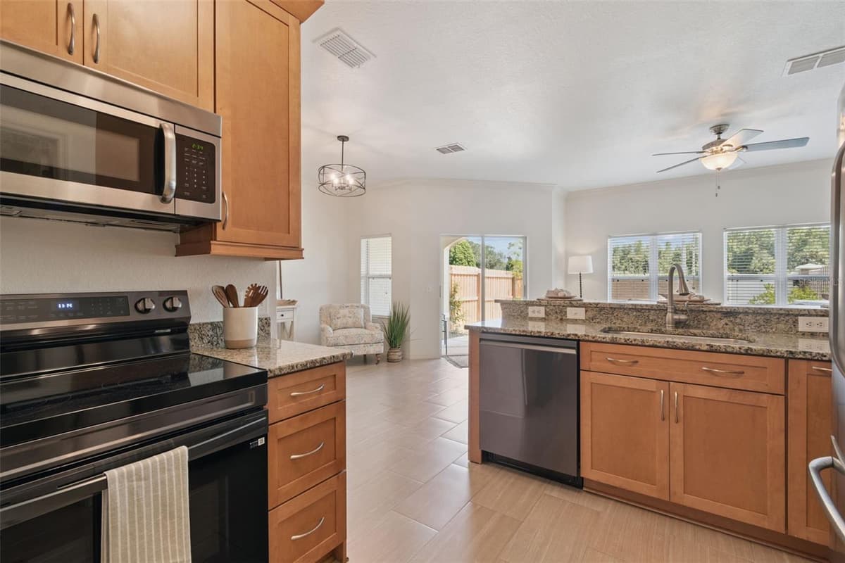 10820 CELTIC WOODS AVENUE — photo 15 of 47