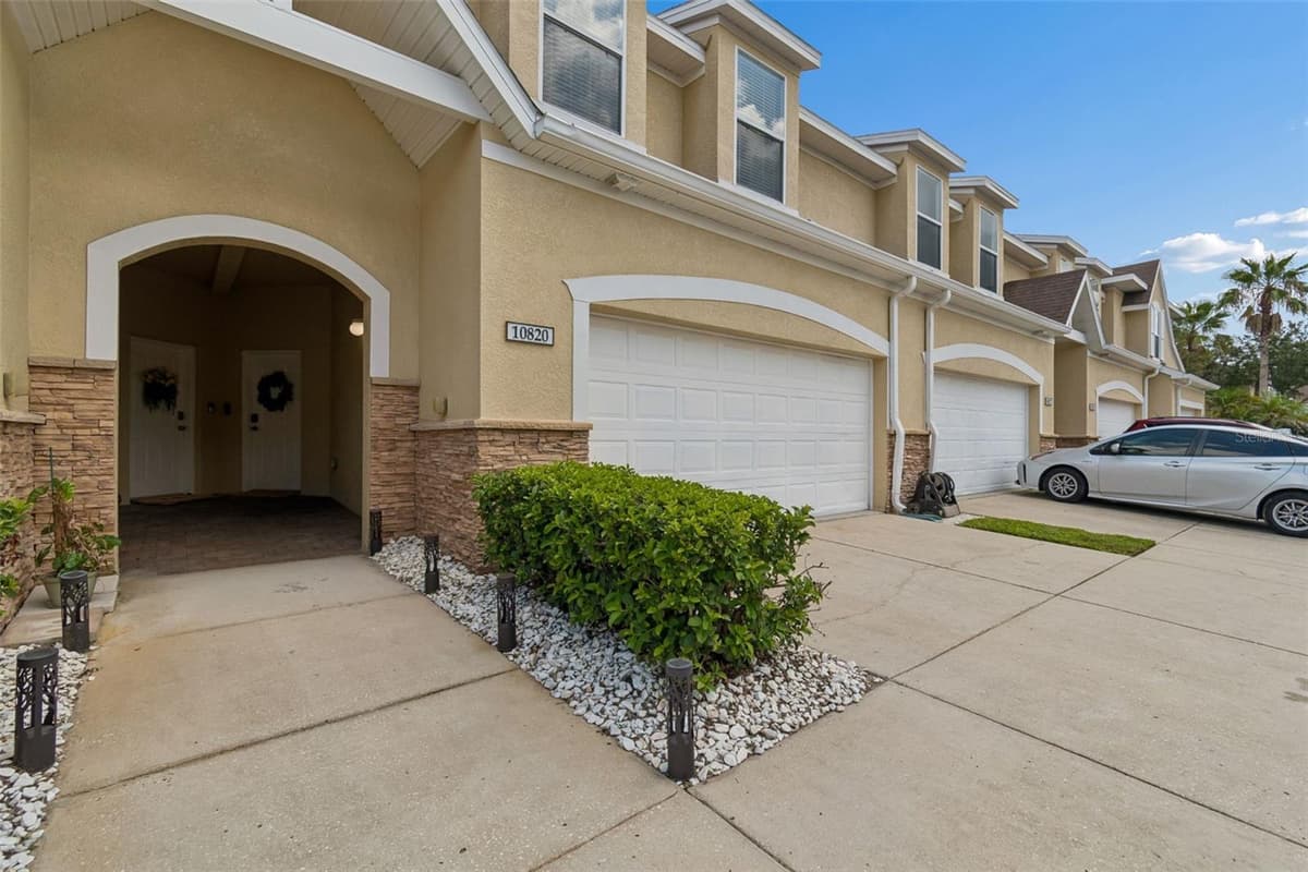10820 CELTIC WOODS AVENUE — photo 6 of 47