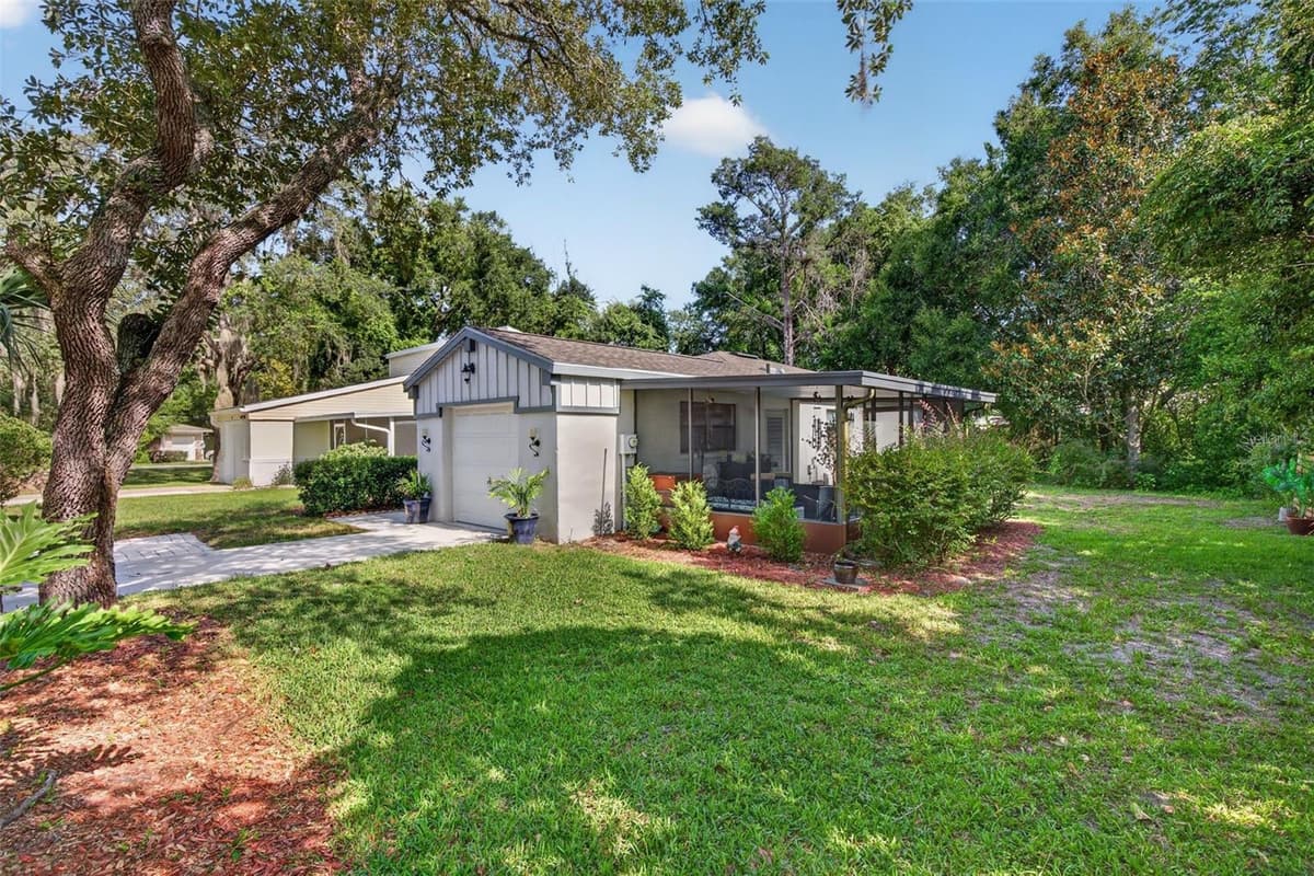 12 CHINABERRY CIRCLE — photo 2 of 52