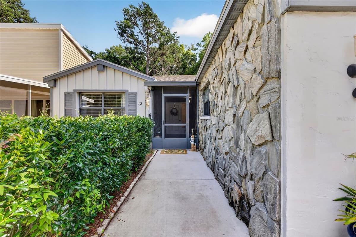 12 CHINABERRY CIRCLE — photo 6 of 52