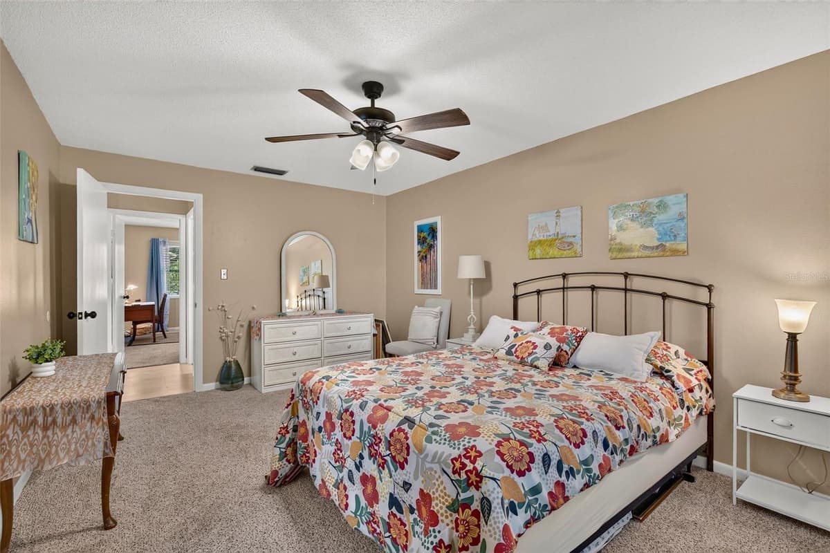 12 CHINABERRY CIRCLE — photo 21 of 52