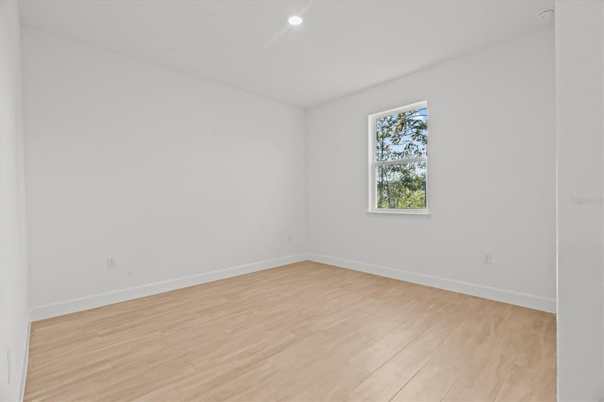 5204 BAKER AVENUE — photo 12 of 16