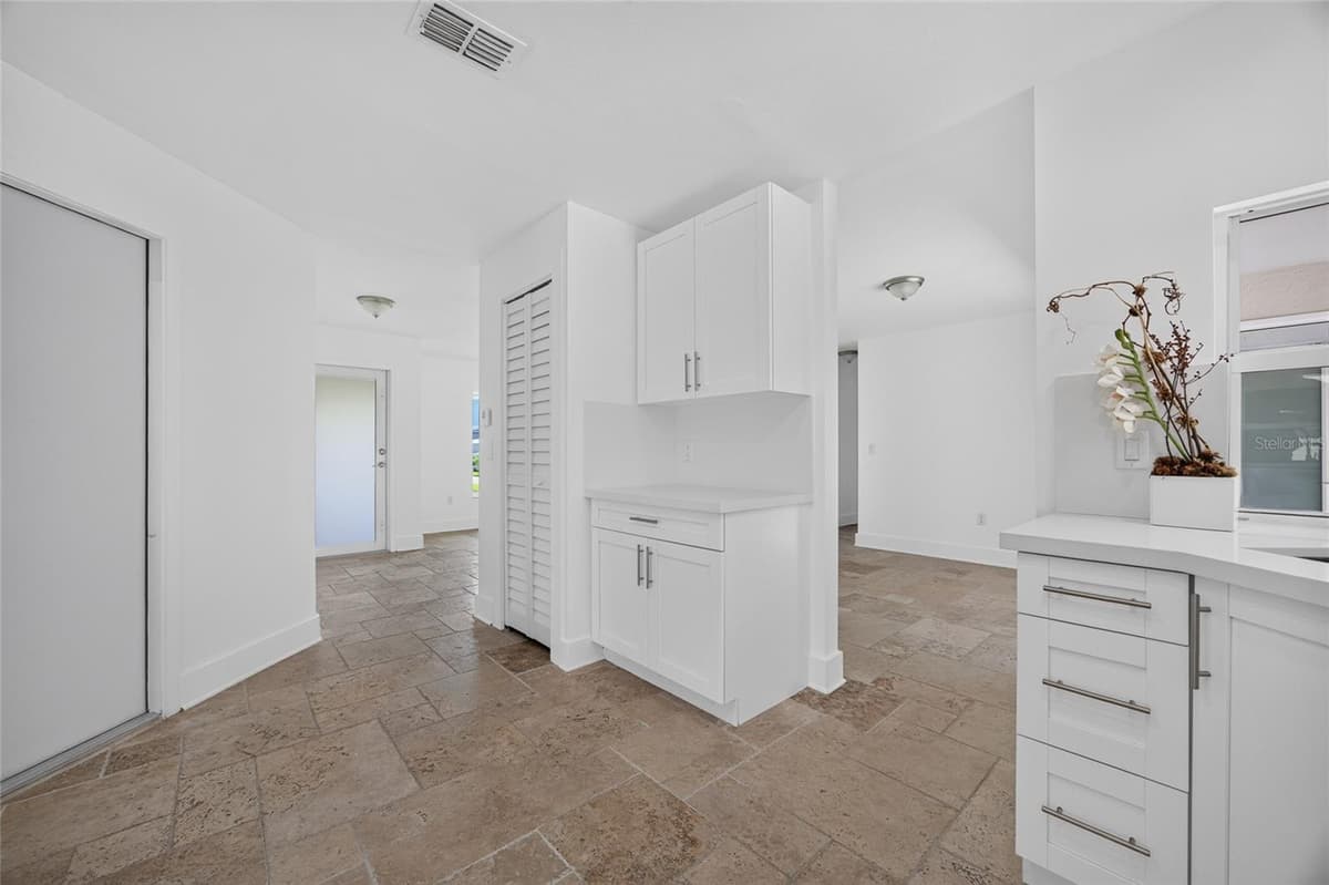 6049 PERTHSHIRE LANE — photo 16 of 48
