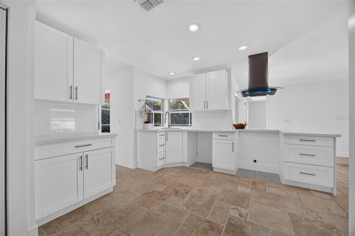 6049 PERTHSHIRE LANE — photo 12 of 48