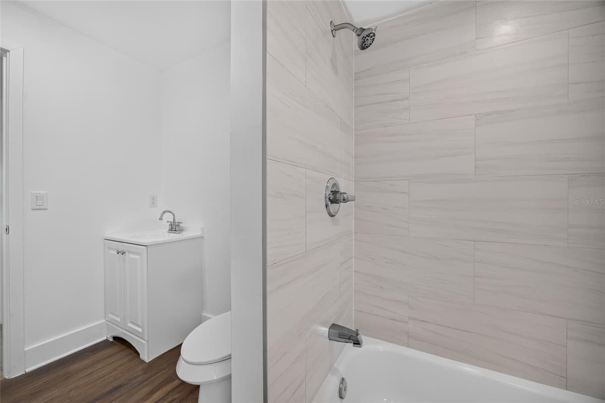 6049 PERTHSHIRE LANE — photo 30 of 48