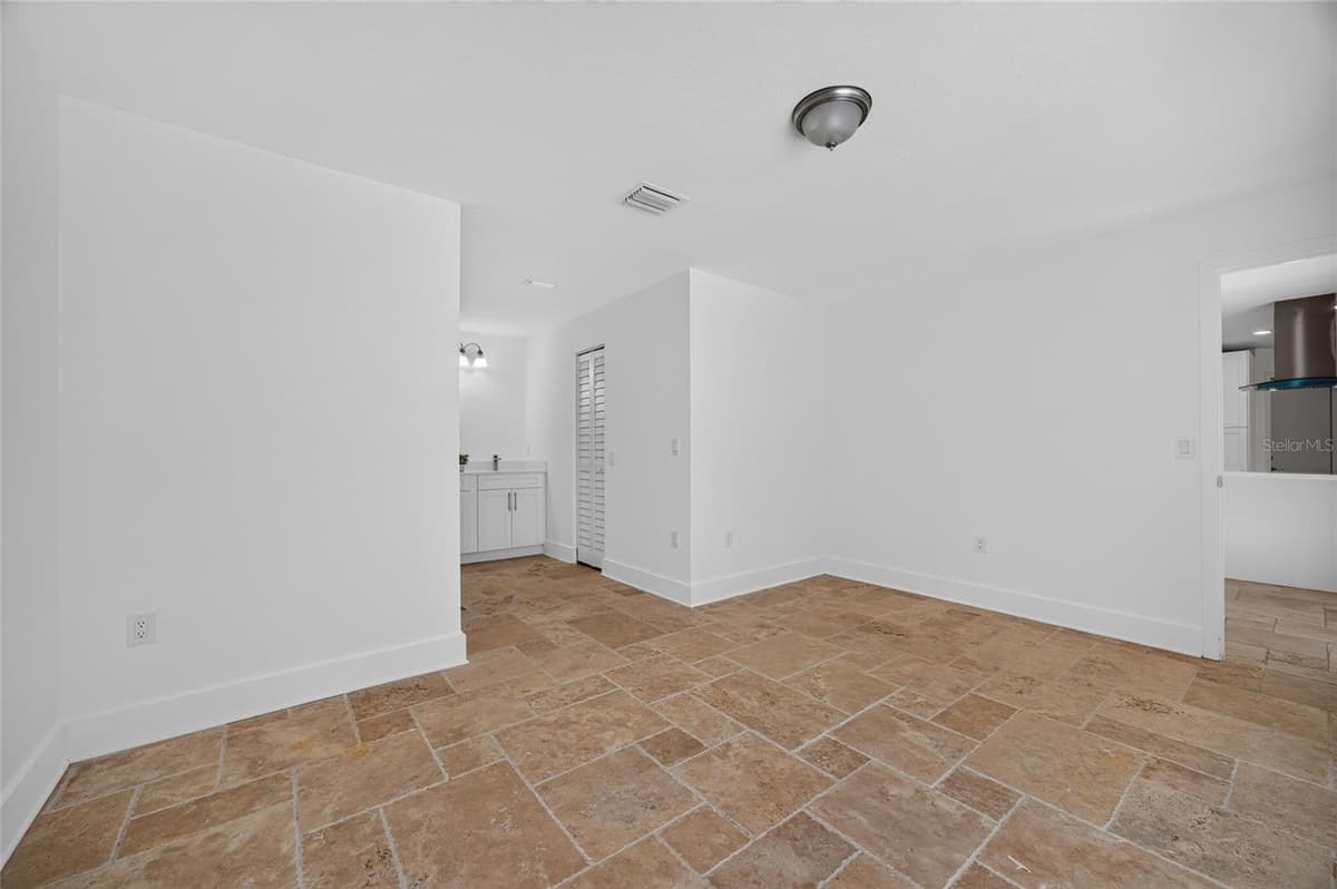 6049 PERTHSHIRE LANE — photo 23 of 48