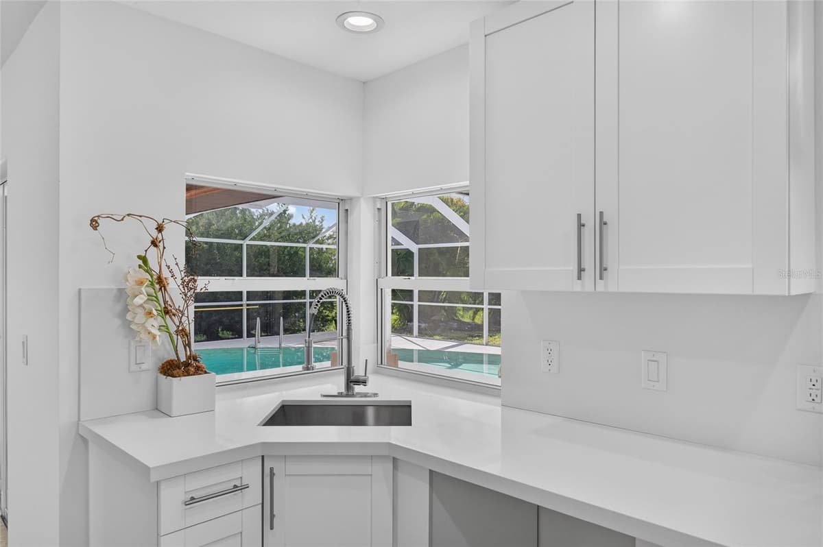 6049 PERTHSHIRE LANE — photo 15 of 48