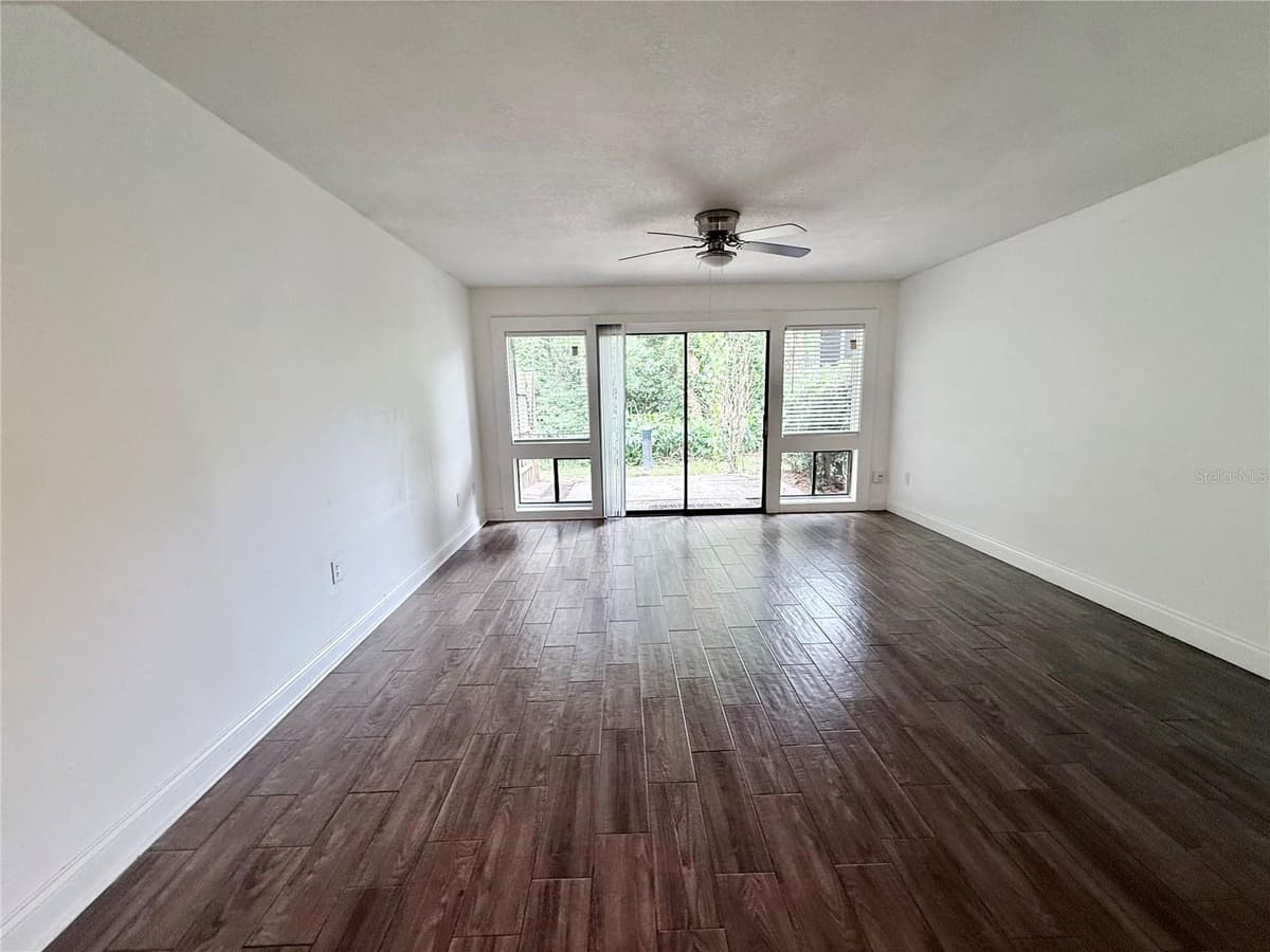 5111 EAGLESMERE DRIVE — photo 3 of 25