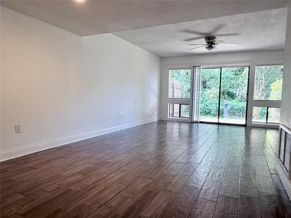 5111 EAGLESMERE DRIVE — photo 2 of 25