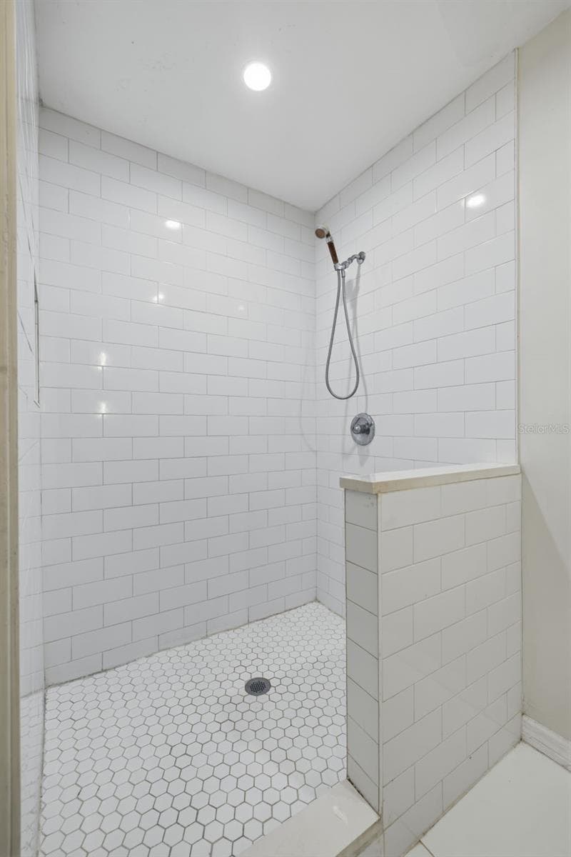 1209 CRENSHAW STREET — photo 17 of 25