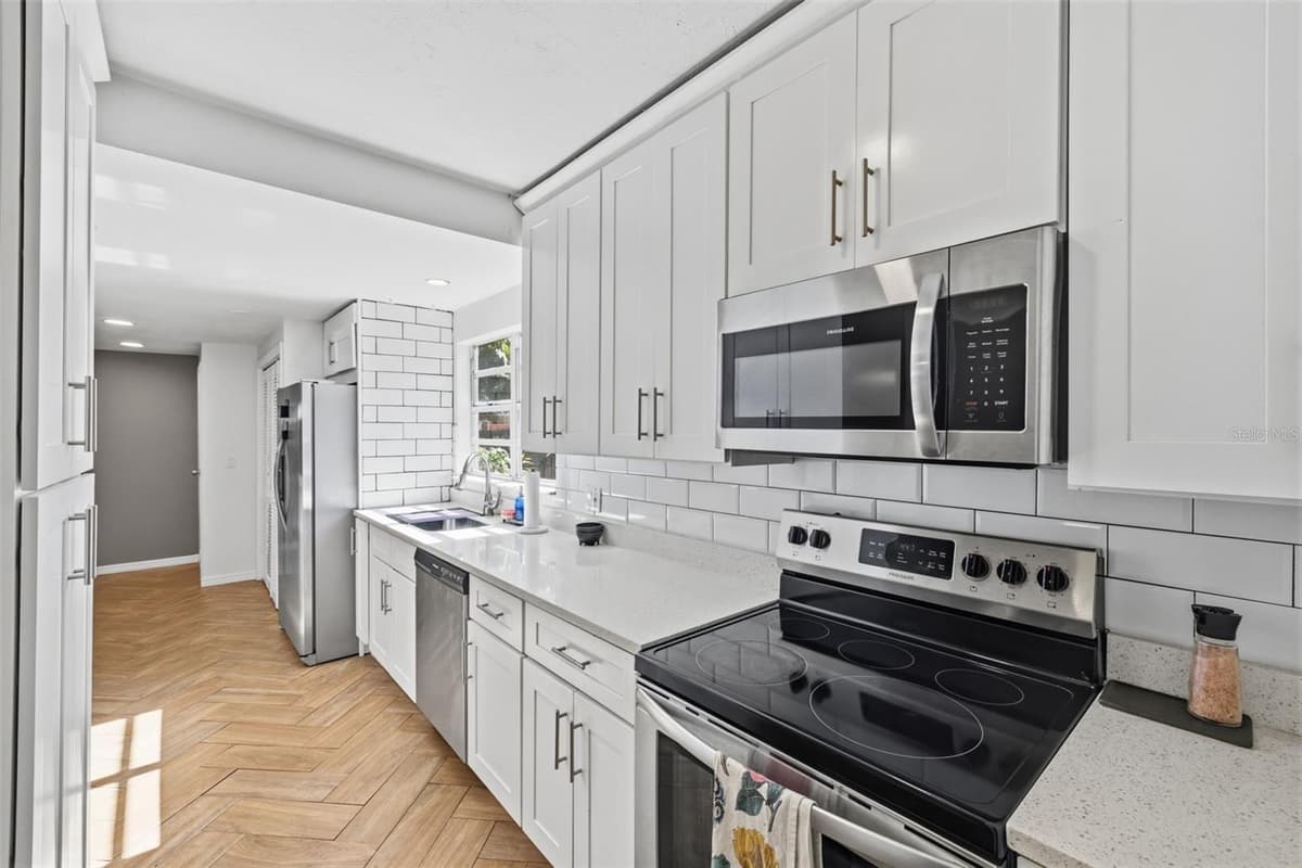 1209 CRENSHAW STREET — photo 11 of 25