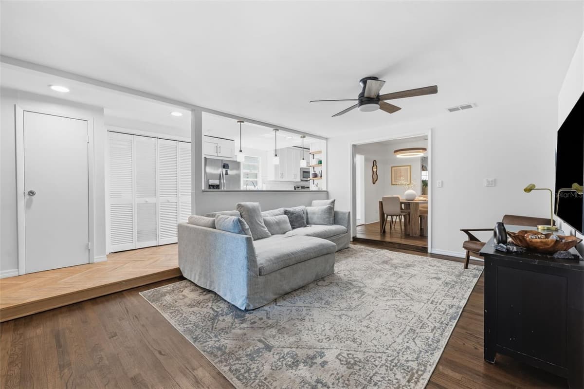 1209 CRENSHAW STREET — photo 9 of 25