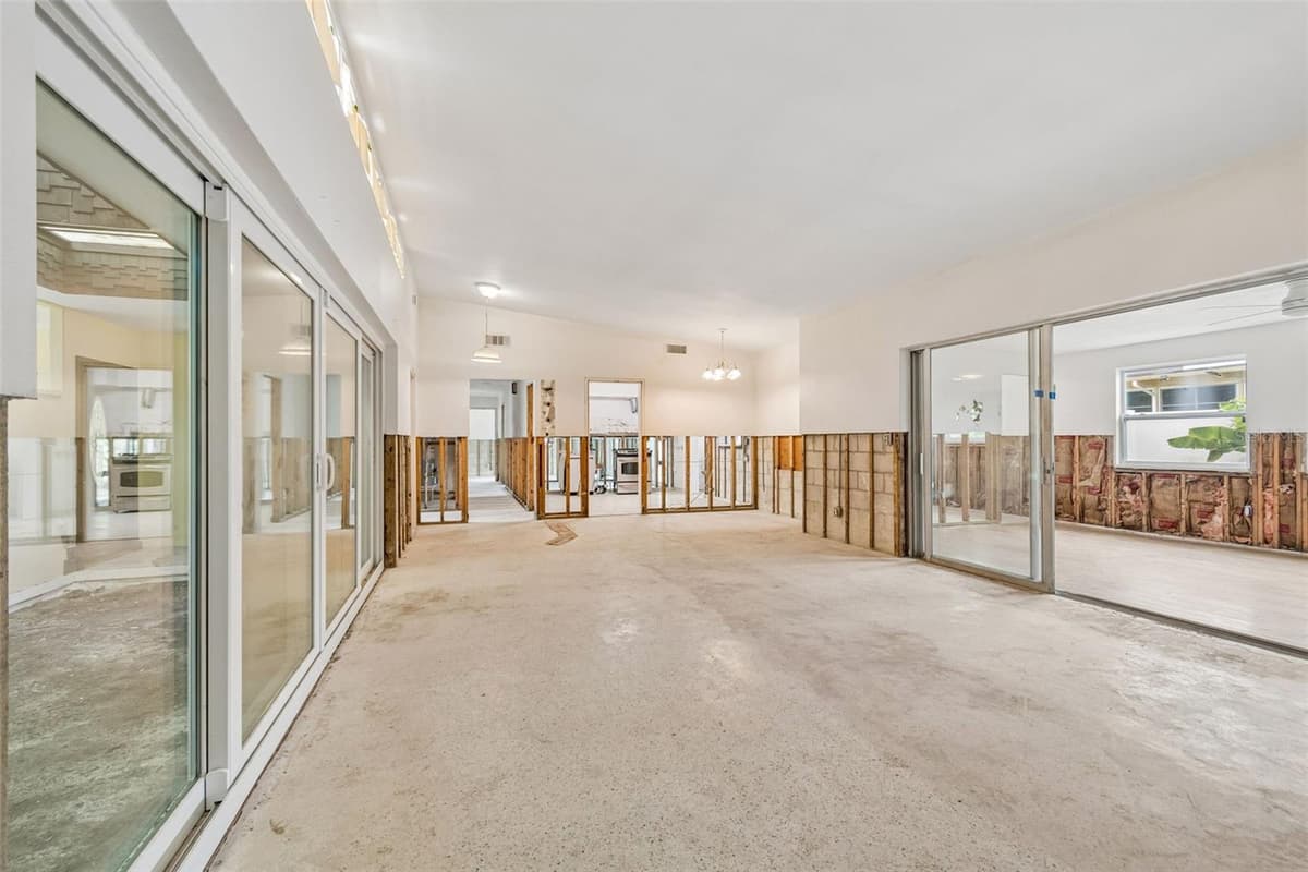 3901 50TH AVENUE — photo 9 of 46
