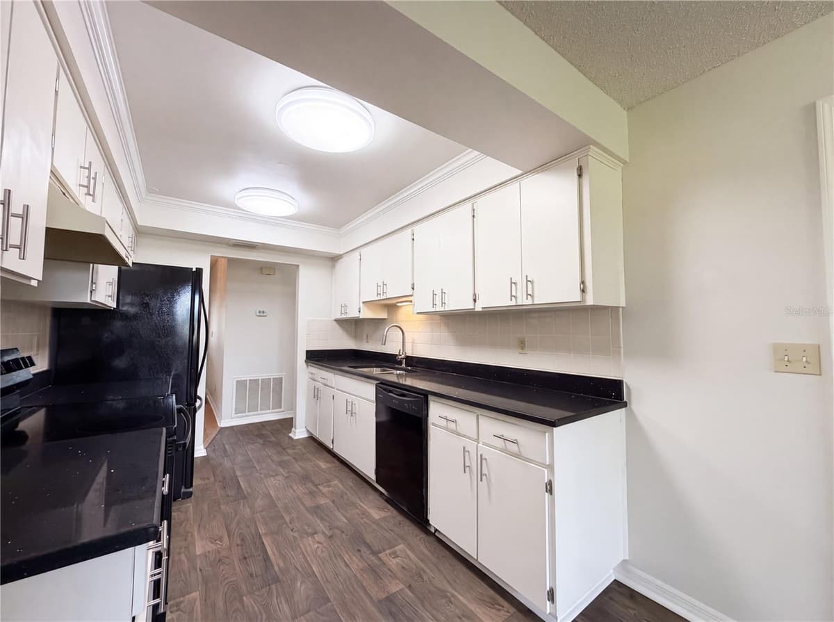 1404 LELAND DRIVE — photo 8 of 25