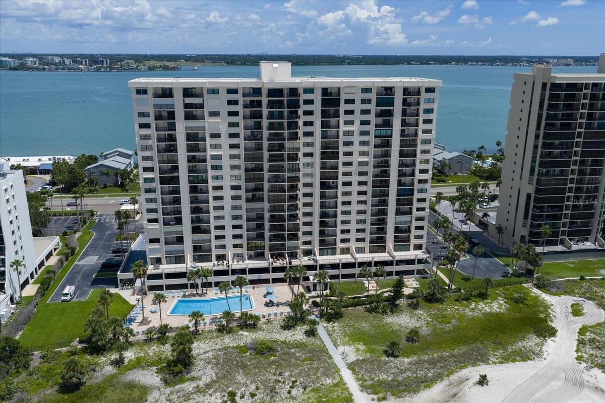 1270 GULF BOULEVARD — photo 2 of 25