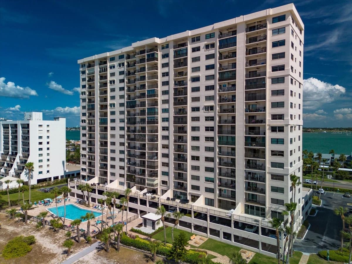 1270 GULF BOULEVARD — photo 3 of 25