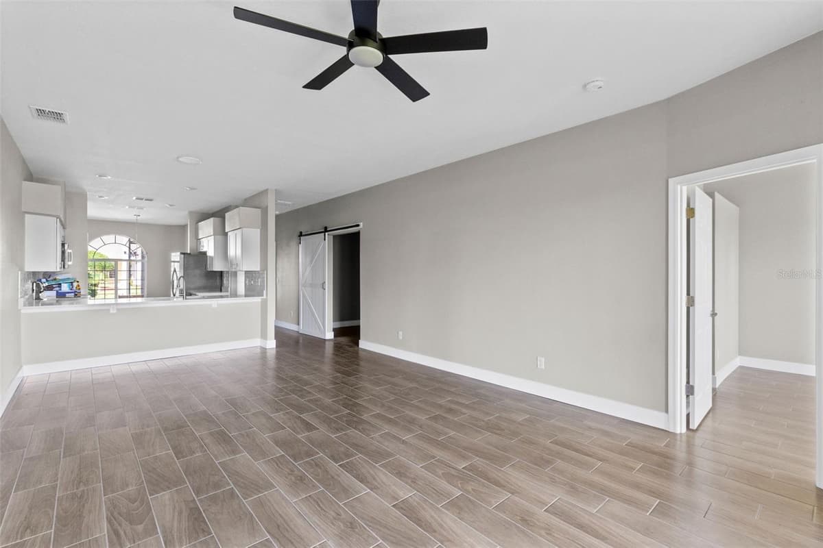 183 CLUB VILLAS LANE — photo 9 of 27
