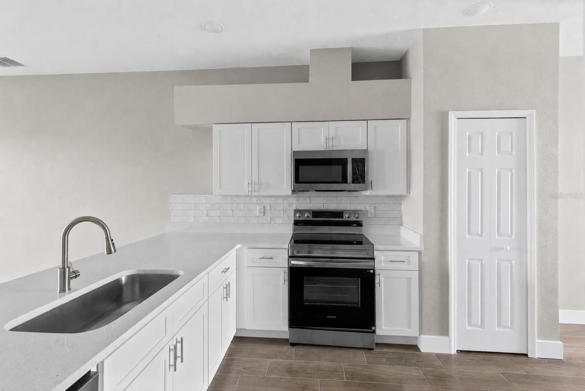 183 CLUB VILLAS LANE — photo 6 of 27
