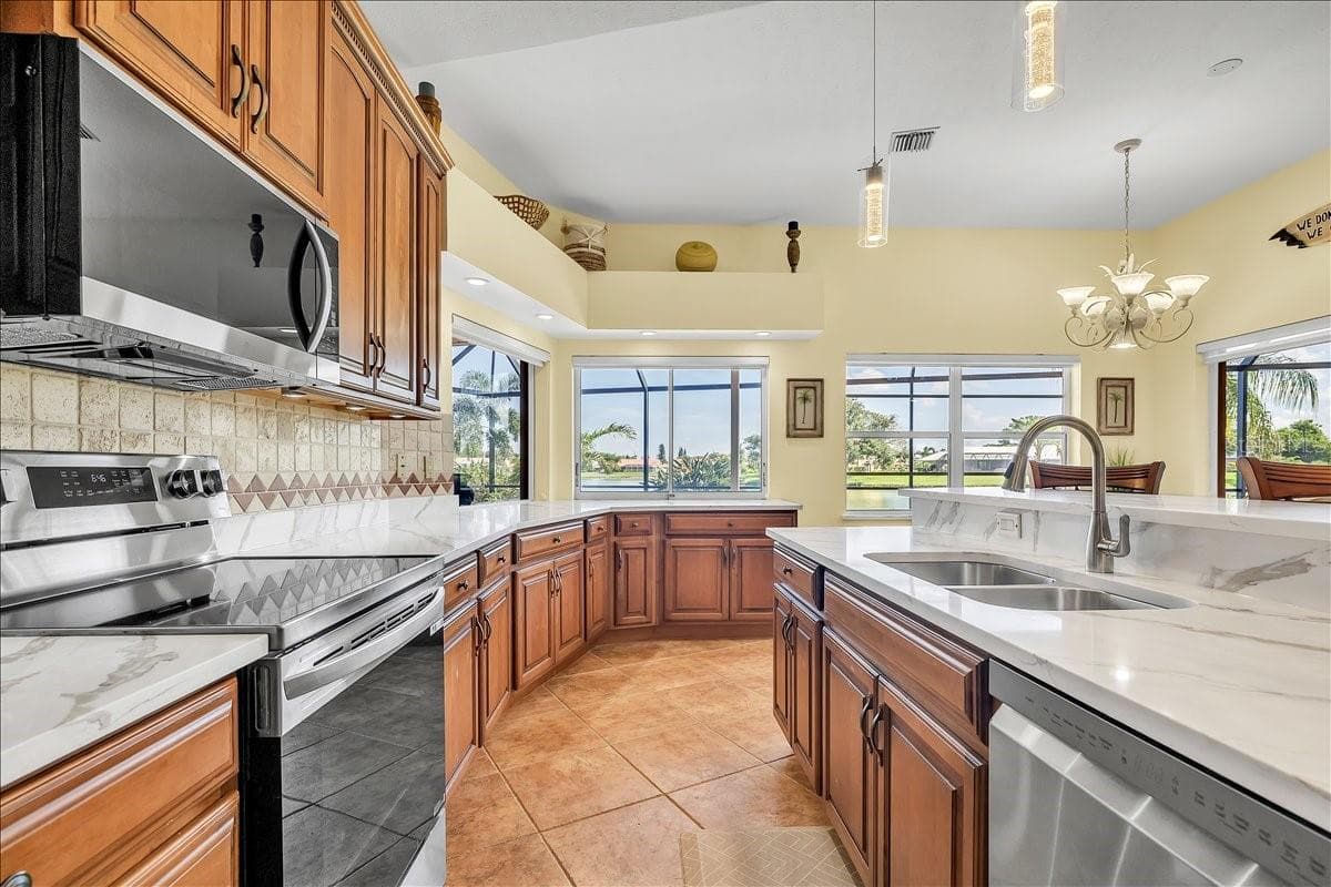 373 EDEN DRIVE — photo 18 of 57