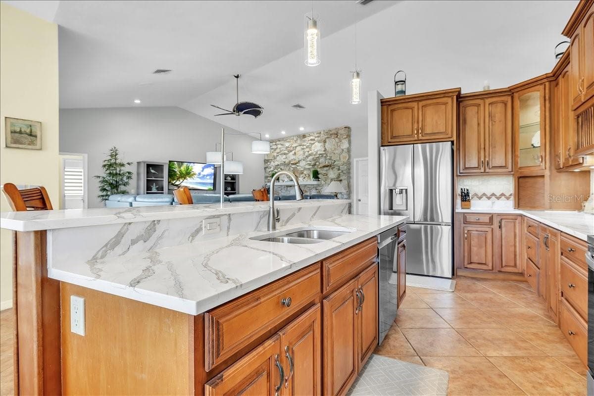 373 EDEN DRIVE — photo 14 of 57