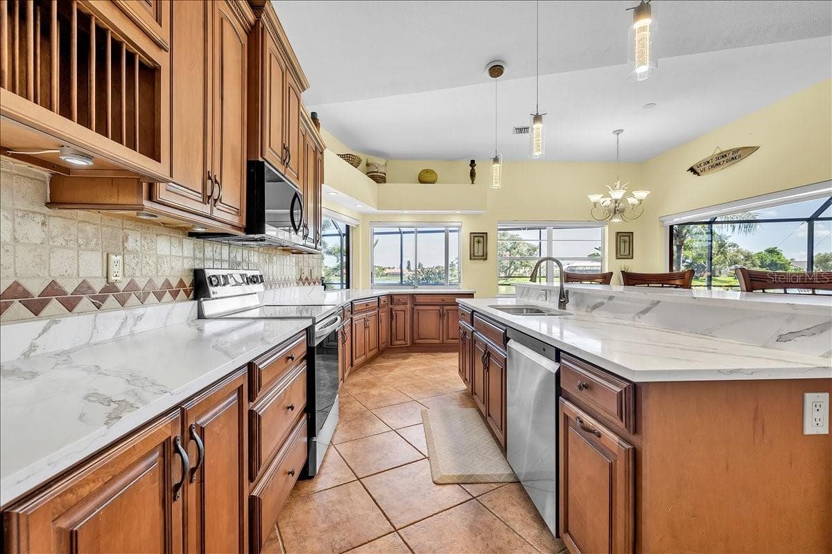 373 EDEN DRIVE — photo 16 of 57