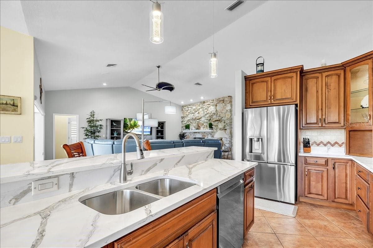373 EDEN DRIVE — photo 15 of 57