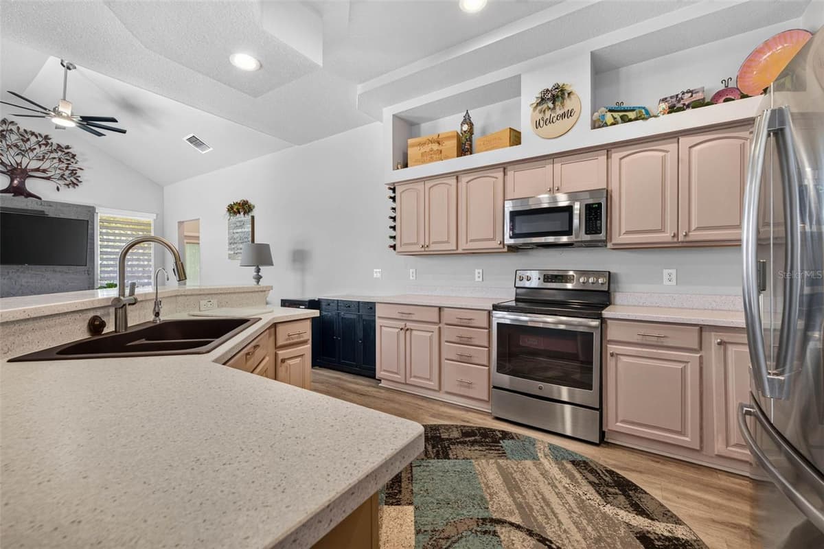 5805 WEDGEFIELD DRIVE — photo 14 of 41