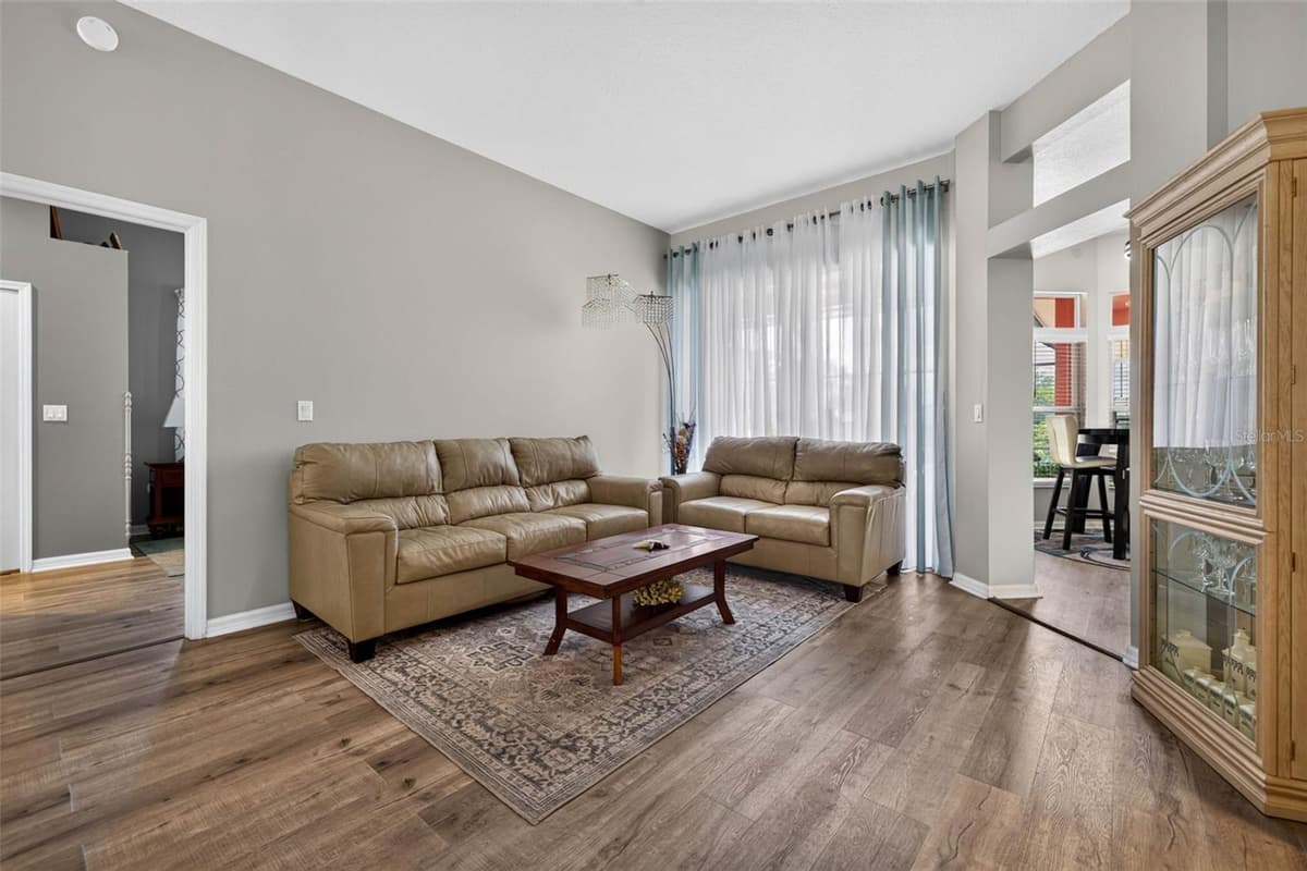 5805 WEDGEFIELD DRIVE — photo 7 of 41