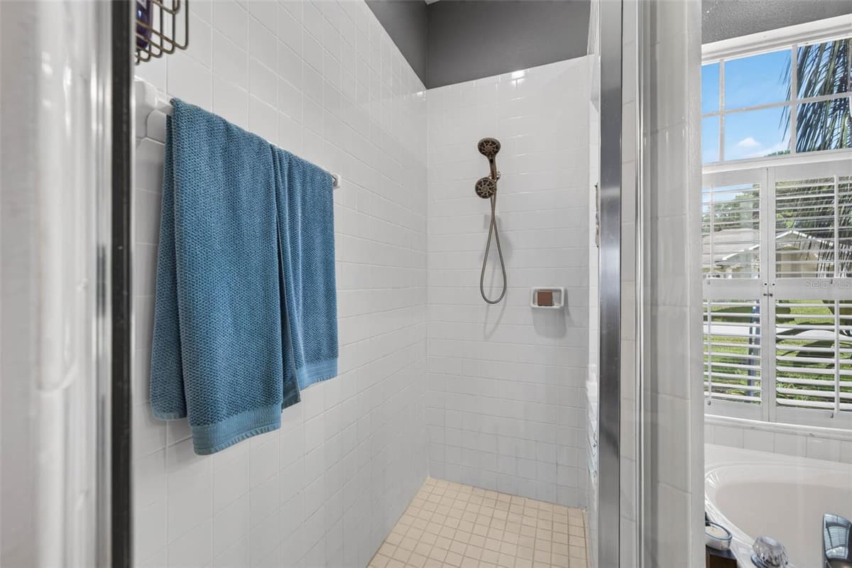 5805 WEDGEFIELD DRIVE — photo 23 of 41