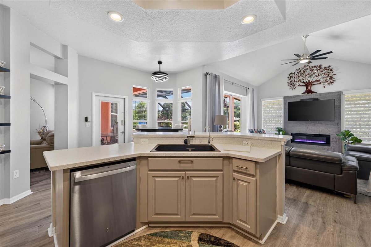 5805 WEDGEFIELD DRIVE — photo 16 of 41
