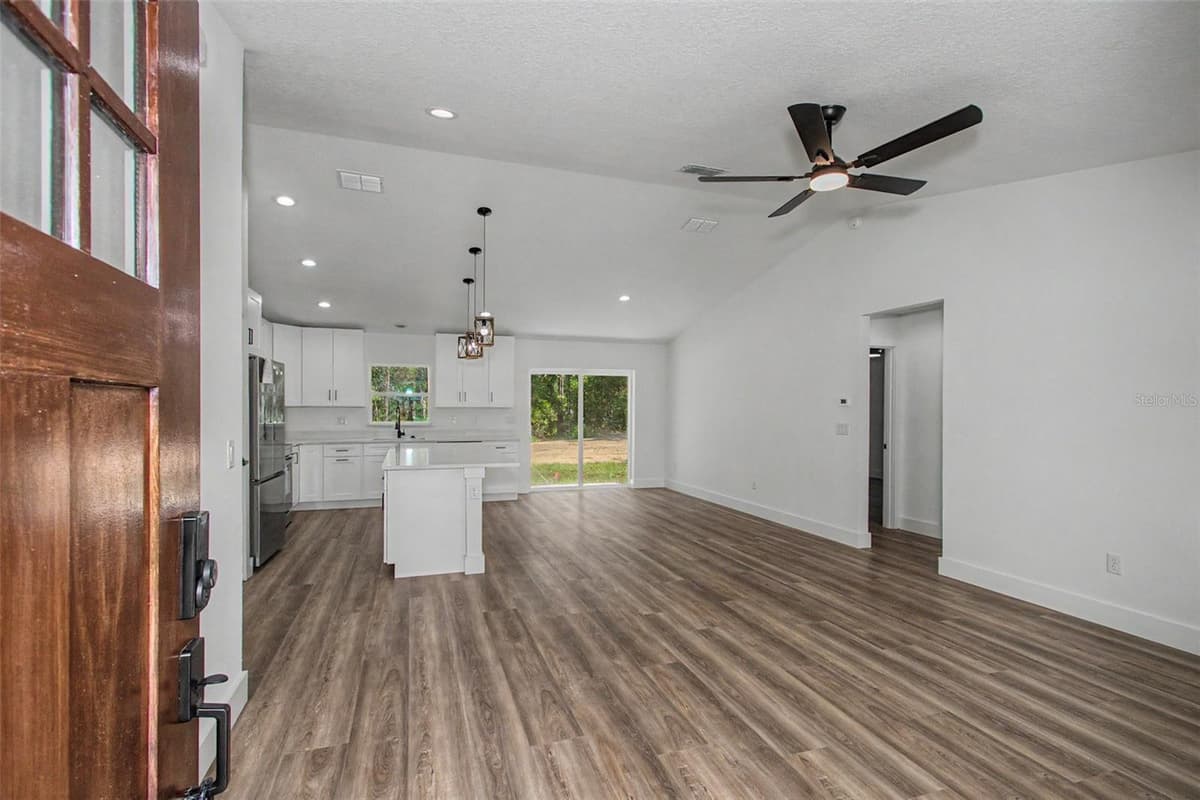 12385 45TH STREET — photo 3 of 26