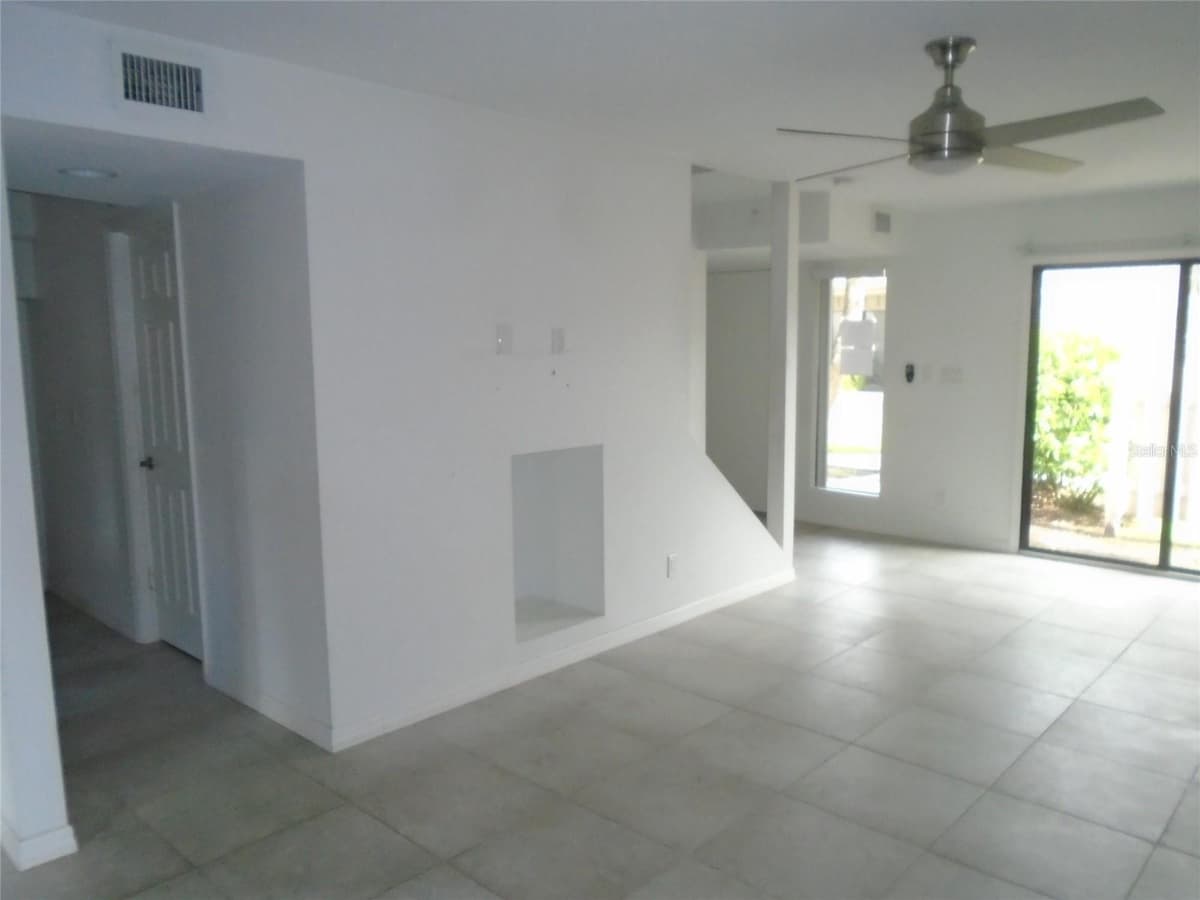 4001 BENEVA ROAD — photo 7 of 16