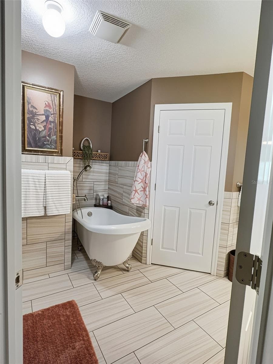 28 FIELDING LANE — photo 22 of 60