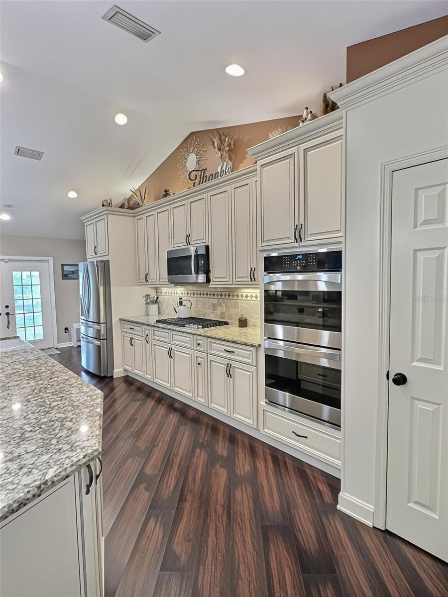 28 FIELDING LANE — photo 12 of 60