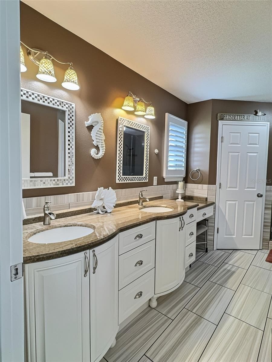 28 FIELDING LANE — photo 19 of 60