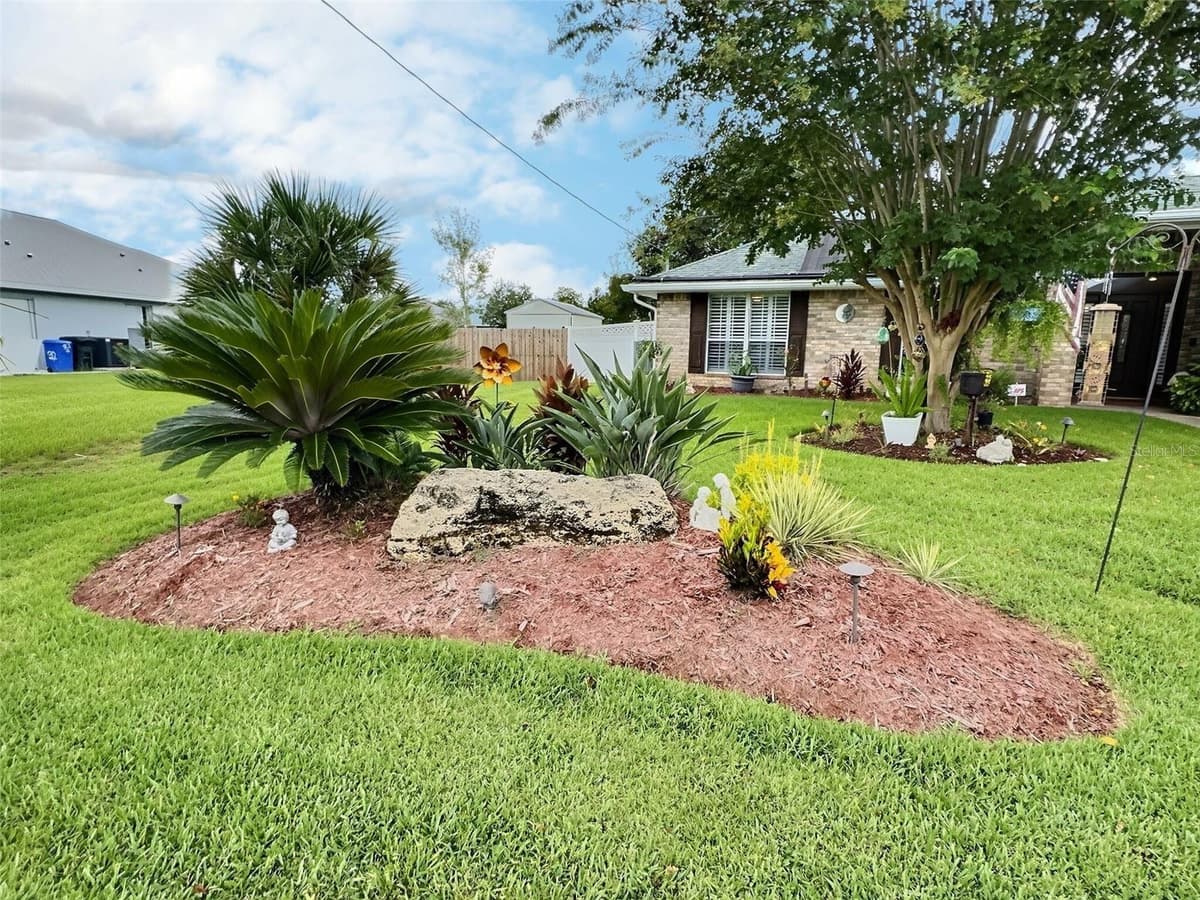 28 FIELDING LANE — photo 4 of 60