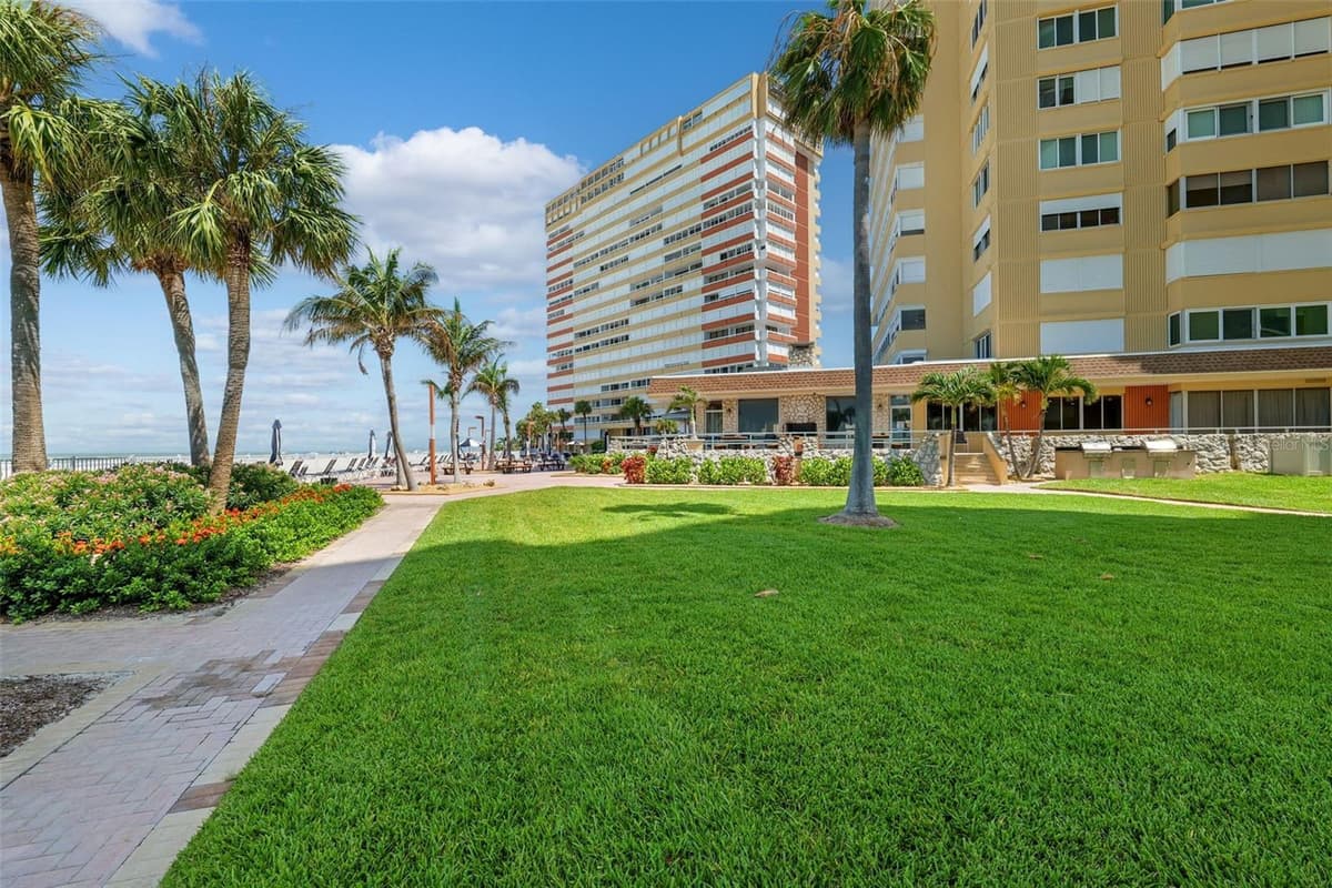 17940 GULF BOULEVARD — photo 36 of 61