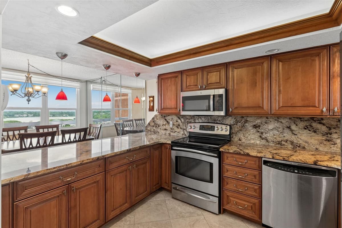 17940 GULF BOULEVARD — photo 10 of 61